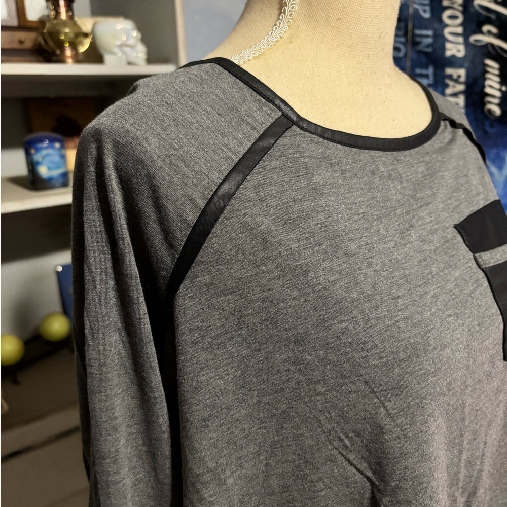 💝Free💝Gray and Black Long Sleeve Top with faux leather pocket small - Picture 5 of 11